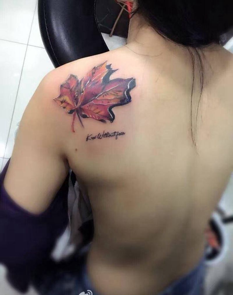 枫叶女孩纹身图片