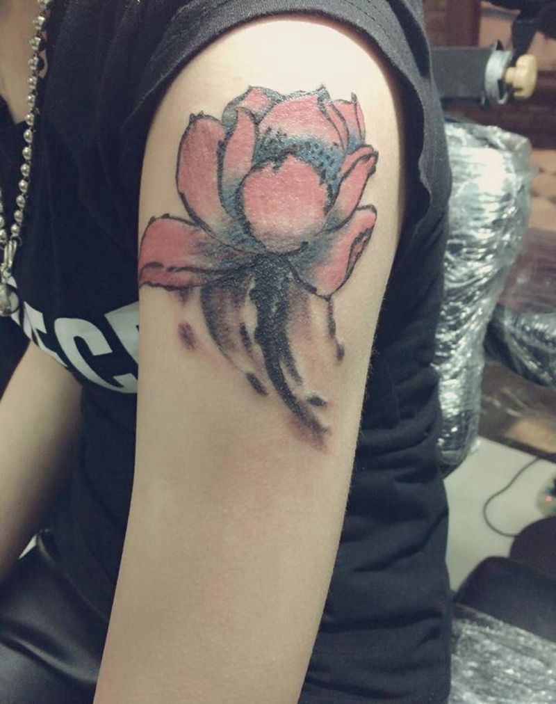 水墨荷花纹身图片