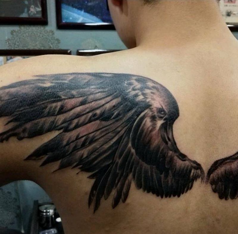 梦的翅膀纹身图片_肩部欧美图腾原创纹身图案