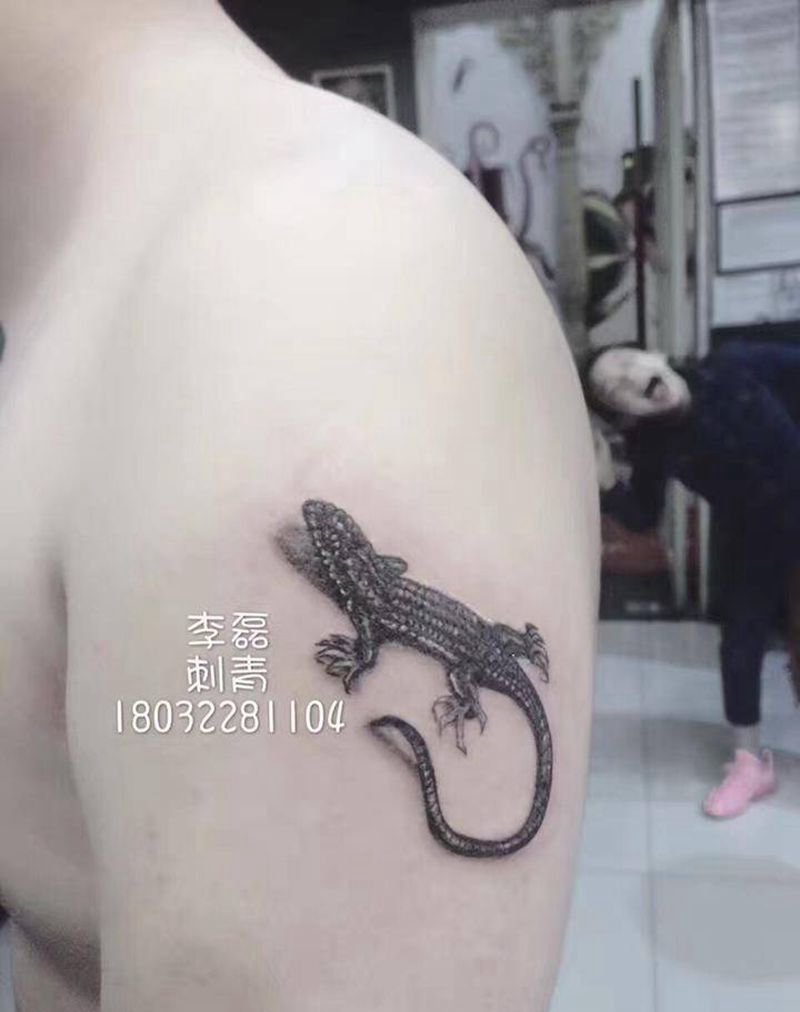 大臂壁虎纹身图片