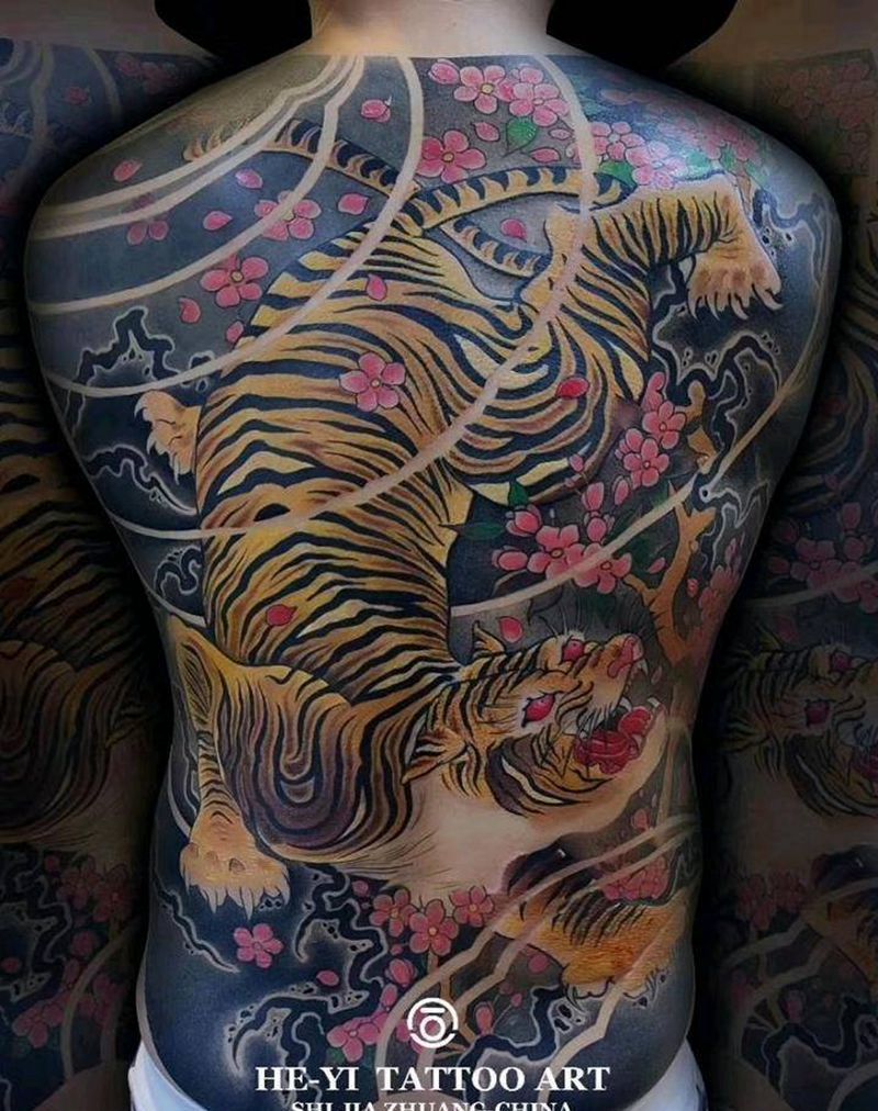 虎啸山林纹身图片_背部腿部老传统新传统满背纹身老虎纹身花臂老虎纹身图案