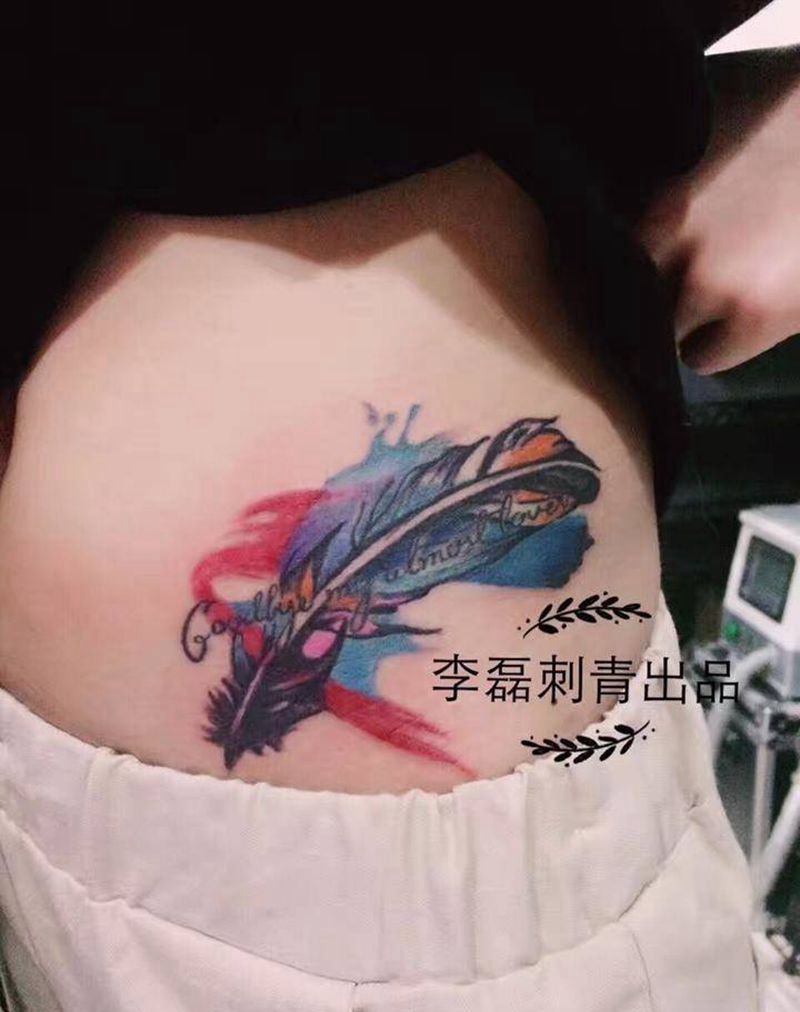腰部羽毛纹身图片