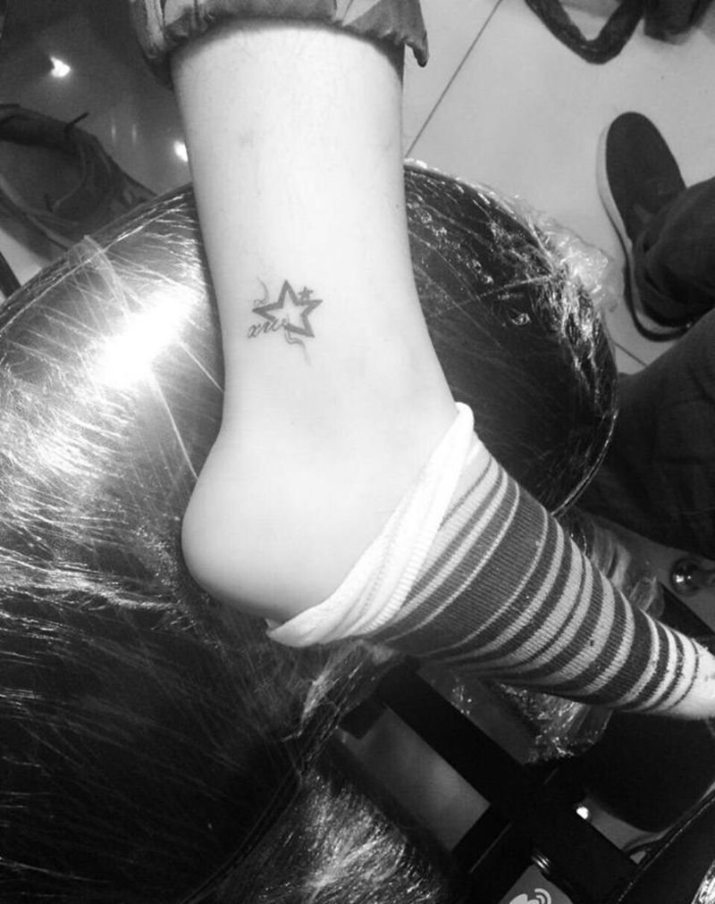 小三角星纹身图片