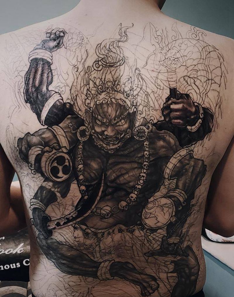 六臂明王遮盖纹身图片_背部新传统遮盖暴力遮盖纹身图案