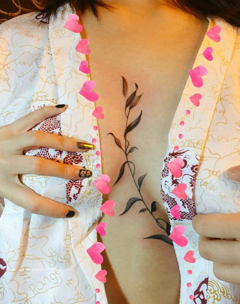 柳条胸侧纹身图片