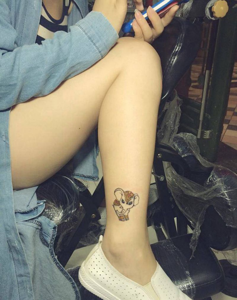 美女们的爱宠纹身图片