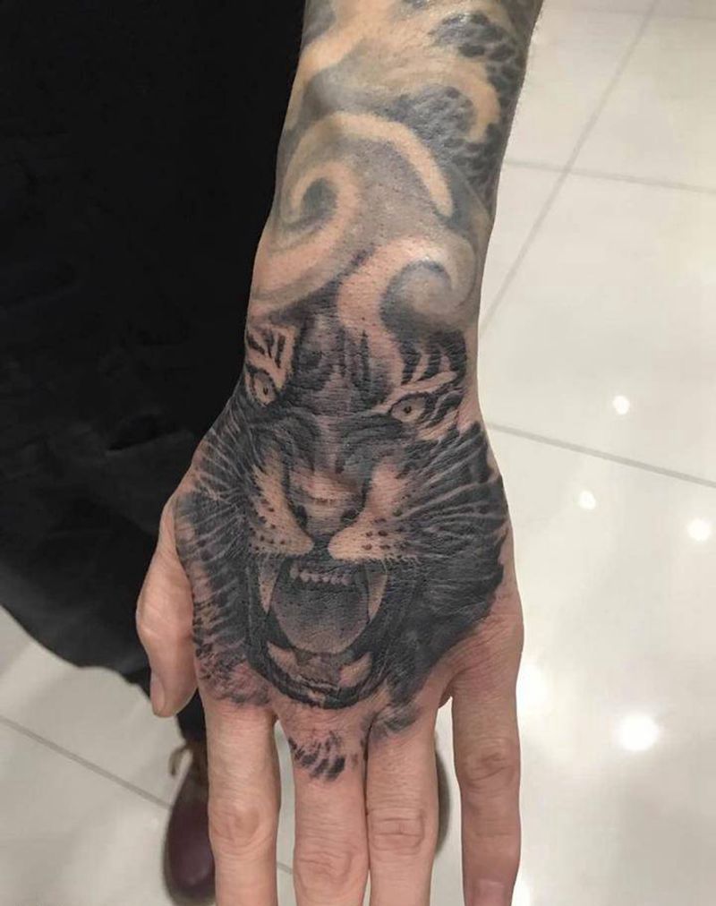 未完成的大老虎纹身图片