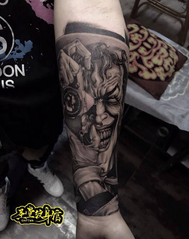 小丑纹身纹身图片_手臂欧美写实纹身图案