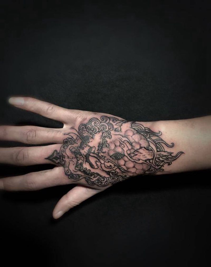 手背唐狮纹身图片