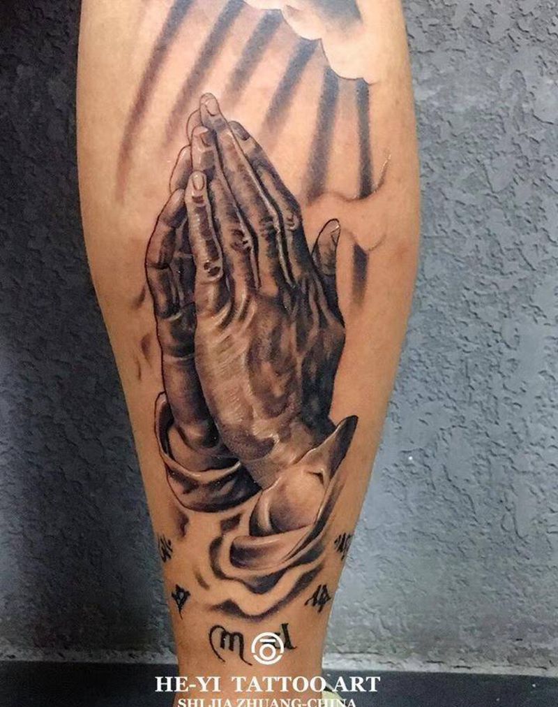 祈祷之手纹身图片_腿部欧美写实纹身图案