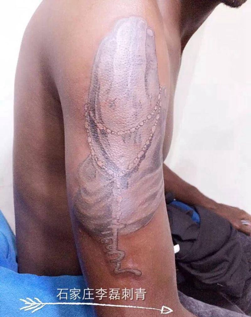 佛手字母纹身图片