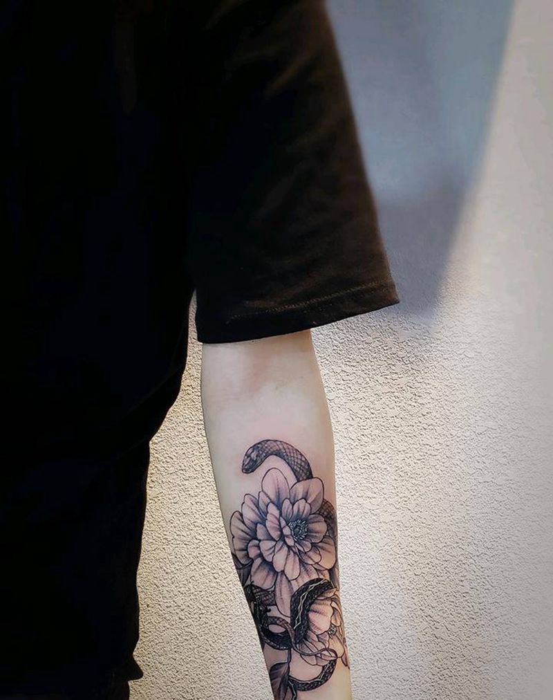 蛇.素花纹身图片_手臂肩部New School点刺素花蛇花纹身图案