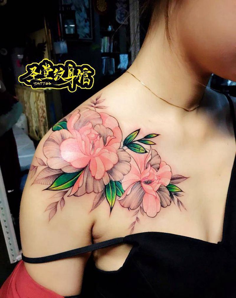 花纹身纹身图片_胸部水彩纹身图案