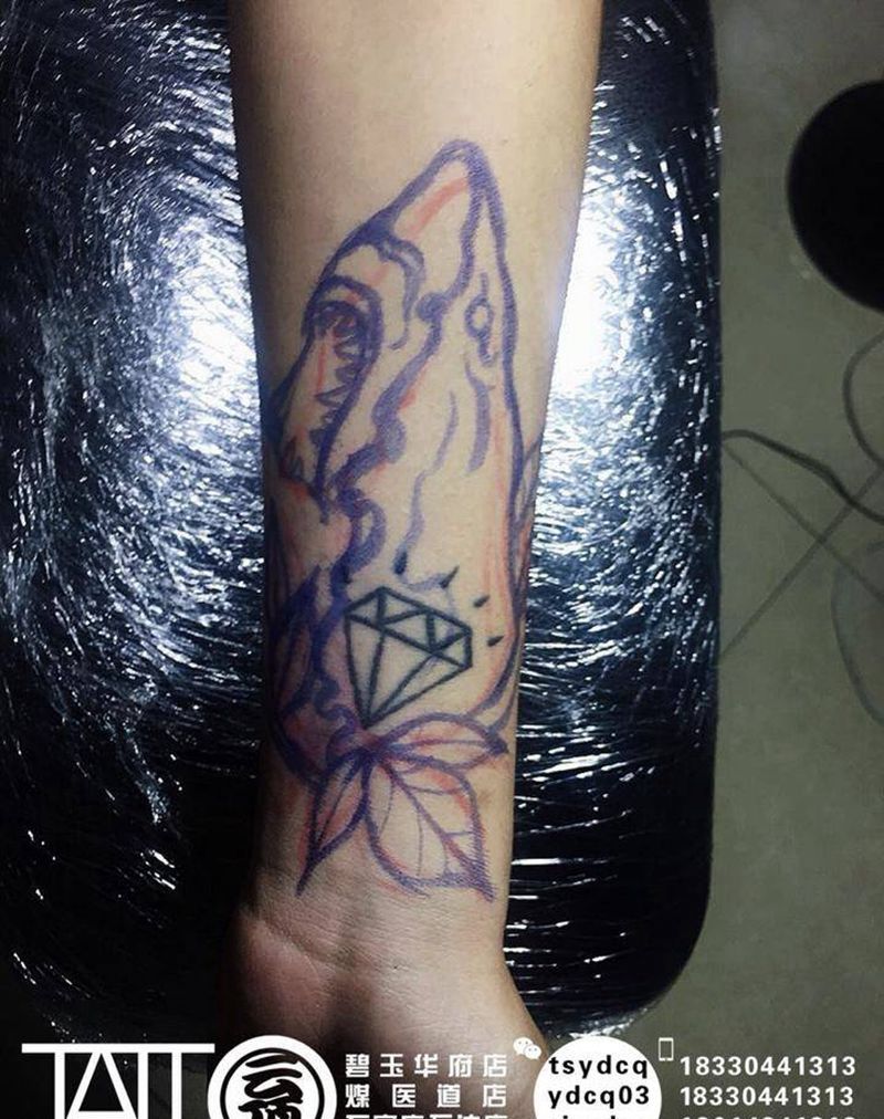 鲨鱼强力覆盖老纹身纹身图片_手臂欧美动物成品纹身图案