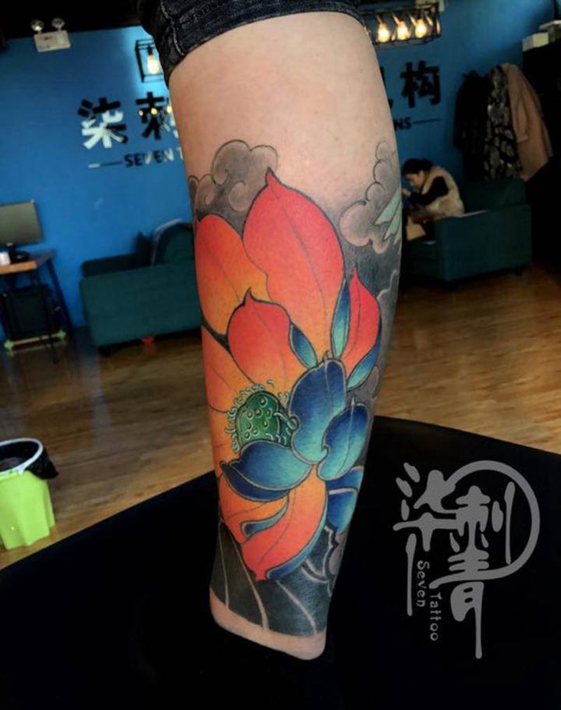 莲纹身图片_腿部新传统老传统纹身图案