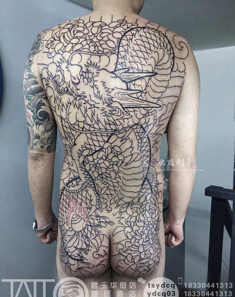 日式老传统满背龙纹身图片