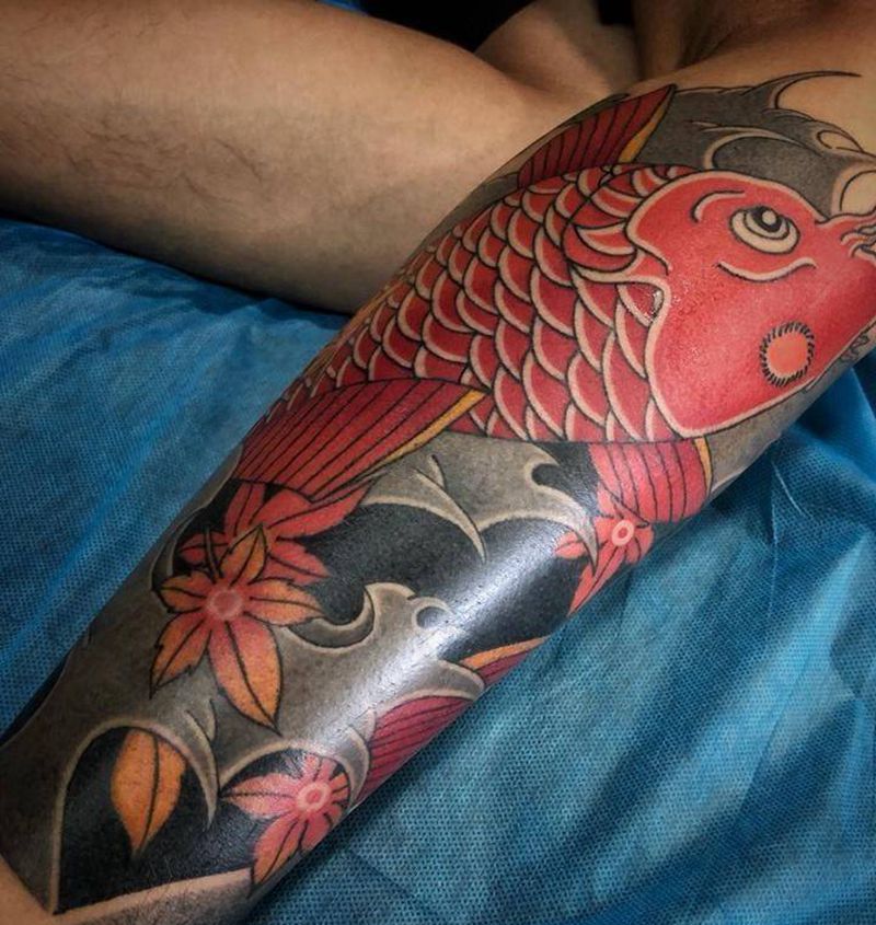 锦鲤纹身图片_腿部老传统纹身图案