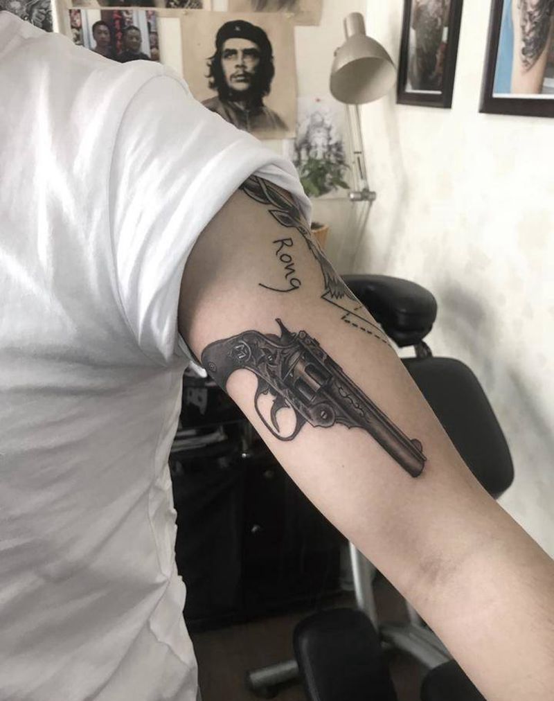 枪纹身图片_手臂静物欧美纹身图案
