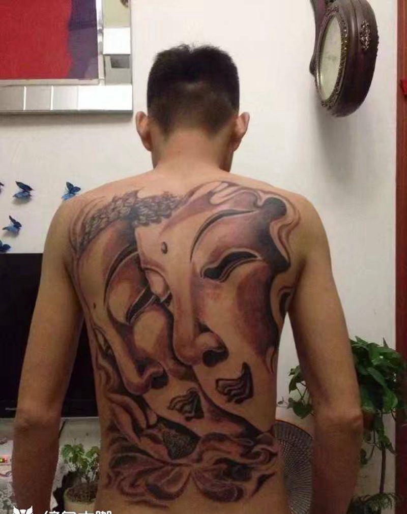 双面佛纹身图片_背部新传统佛纹身图案
