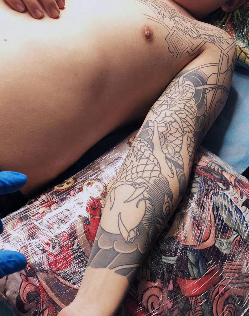 龙花臂纹身图片_手臂腿部老传统纹身图案