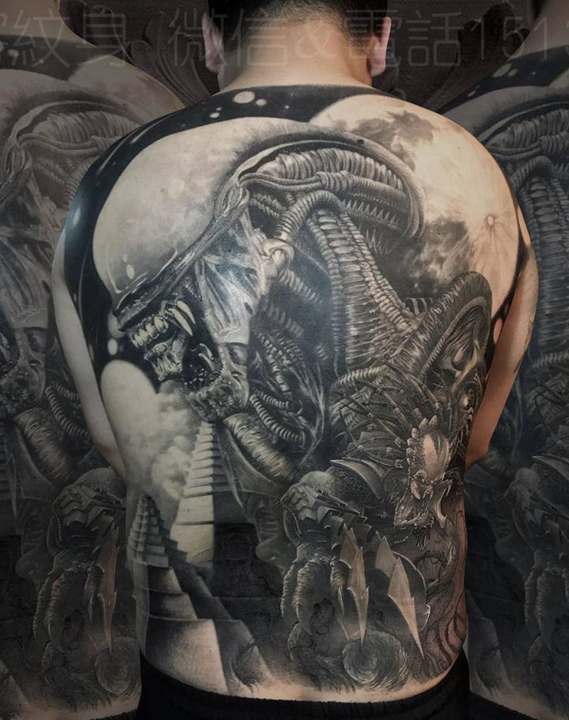 异形纹身图片_背部欧美写实异形铁血战士纹身图案