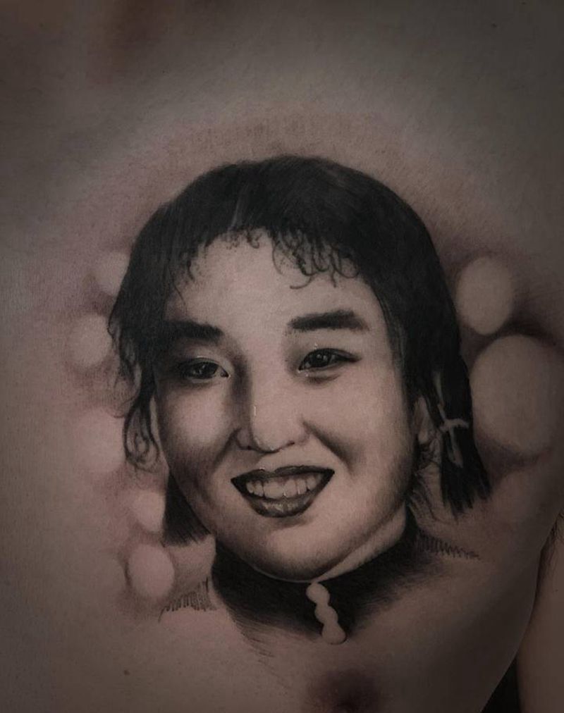 六十年前老照片纹身图片_胸部欧美写实纹身图案