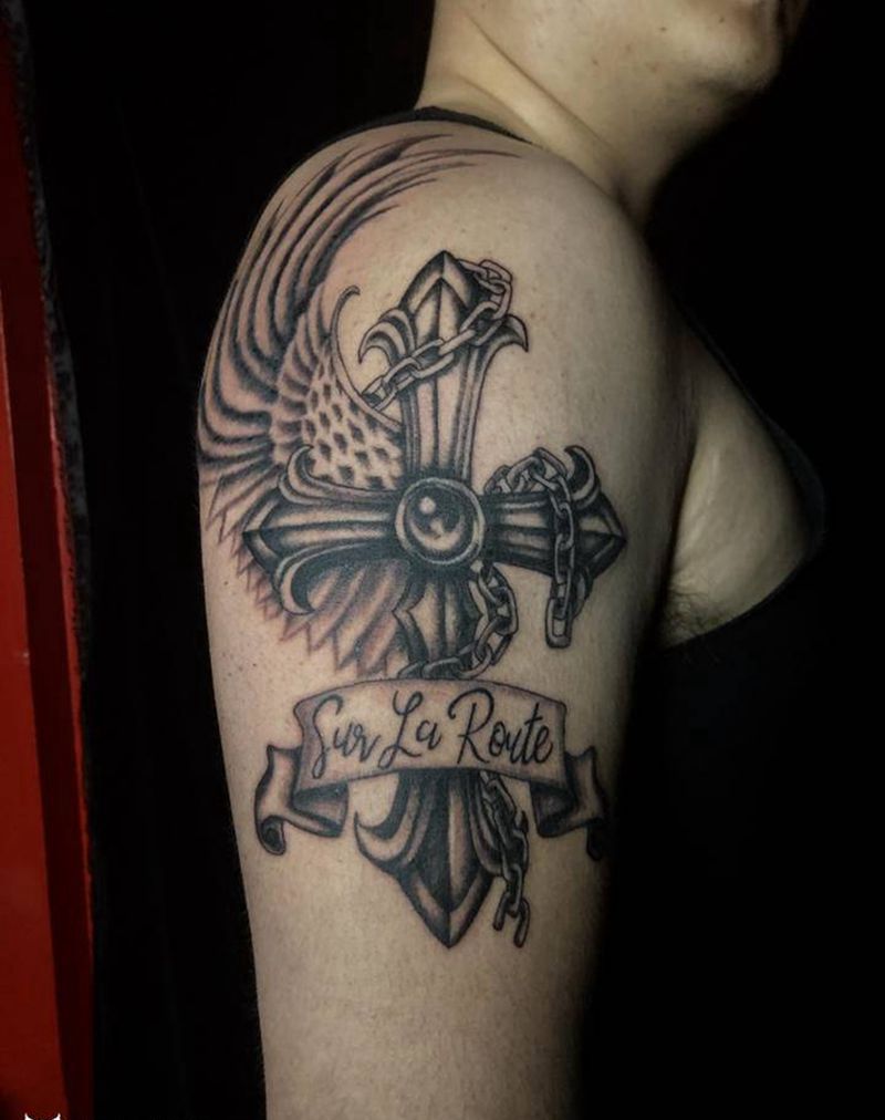 十字架加翅膀纹身图片_手臂欧美写实纹身图案