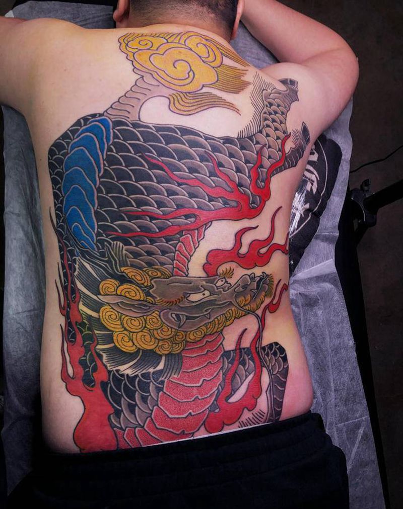 麒麟纹身图片_腹部背部老传统纹身图案