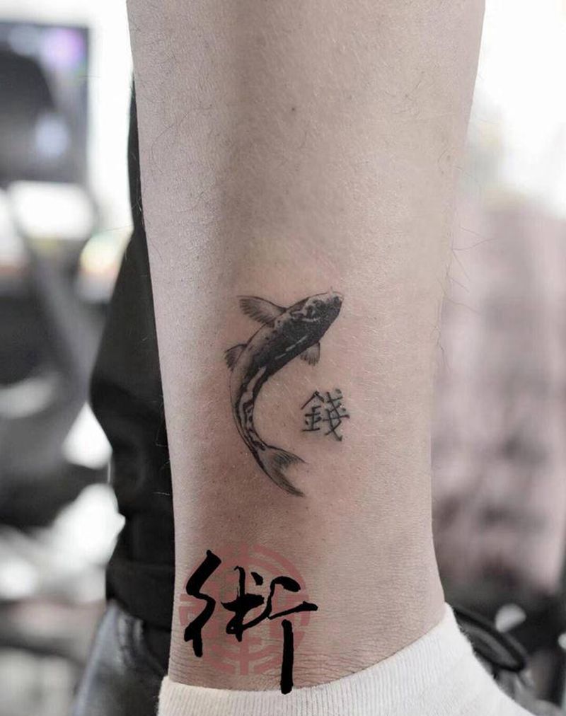 小鱼儿纹身图片_腿部鱼纹身图案