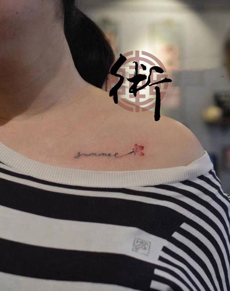 锁骨英文纹身图片_肩部花体字花纹身图案