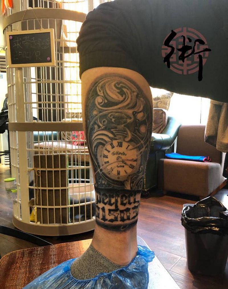 恢复中拍摄纹身图片_腿部欧美写实纹身图案