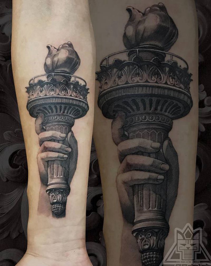 自由女神火炬纹身图片_手臂欧美写实火炬自由女神纹身图案