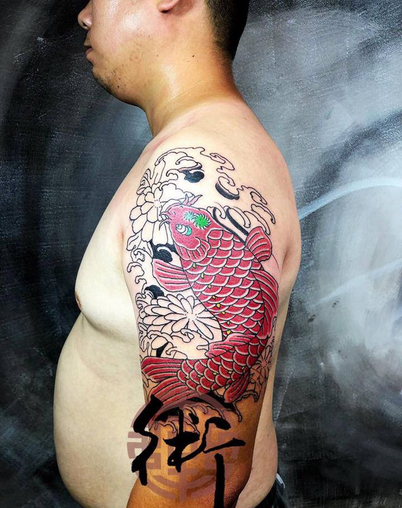 传统锦鲤纹身图片_手臂老传统锦鲤鱼纹身图案