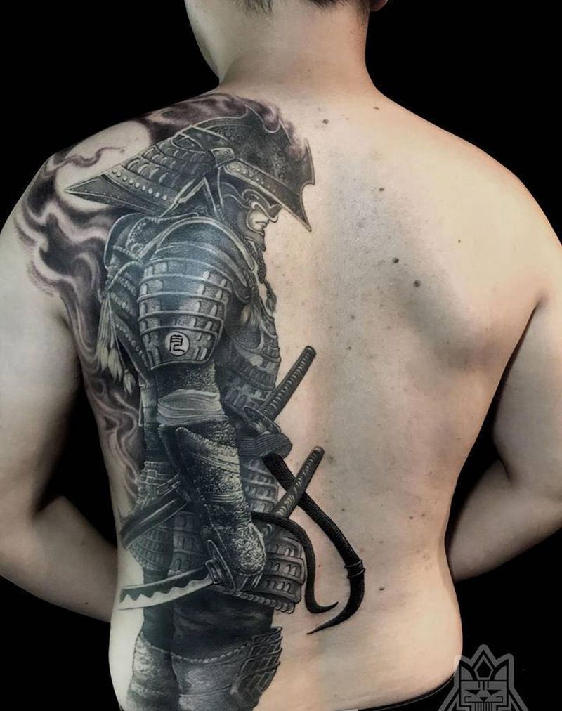 武士纹身图片_背部欧美写实武士纹身图案