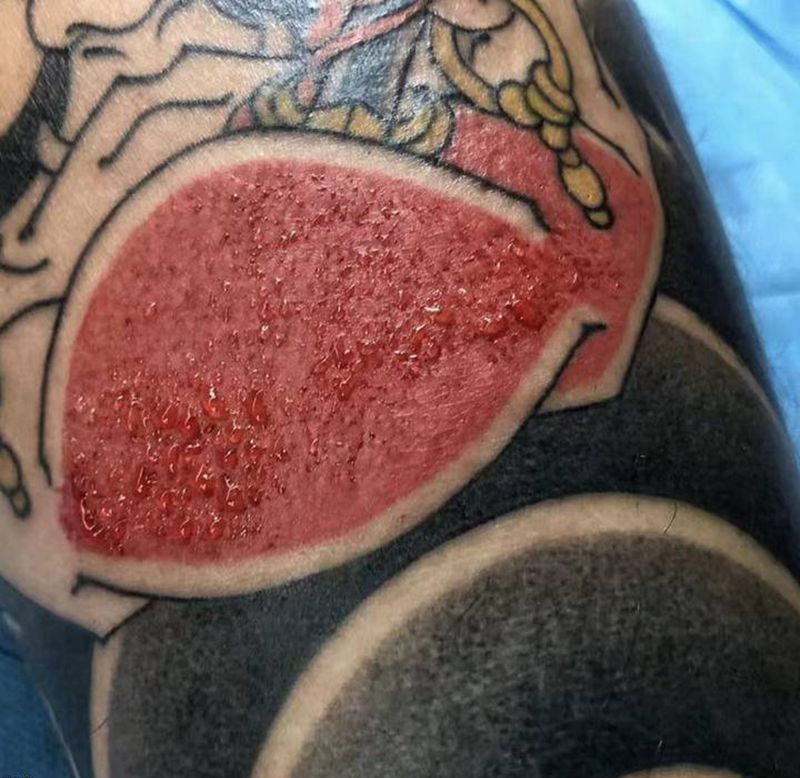 雾面纹身图片_腿部手臂老传统点刺纹身图案