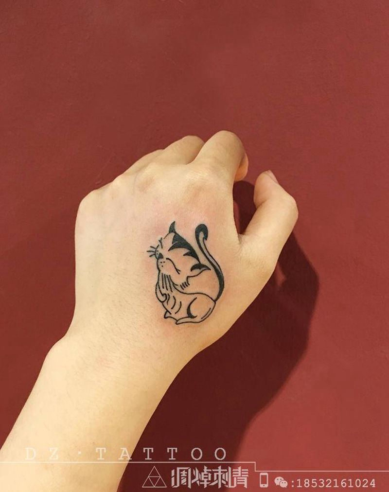 猫纹身图片_手部纹身图案