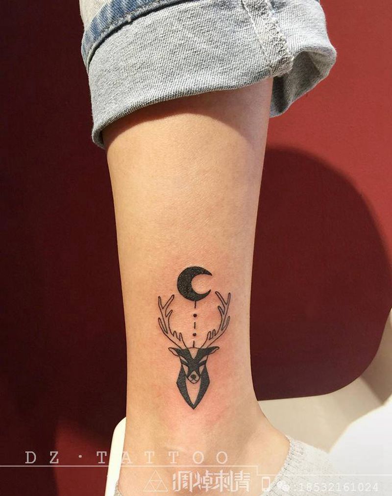 鹿纹身图片_脚部纹身图案