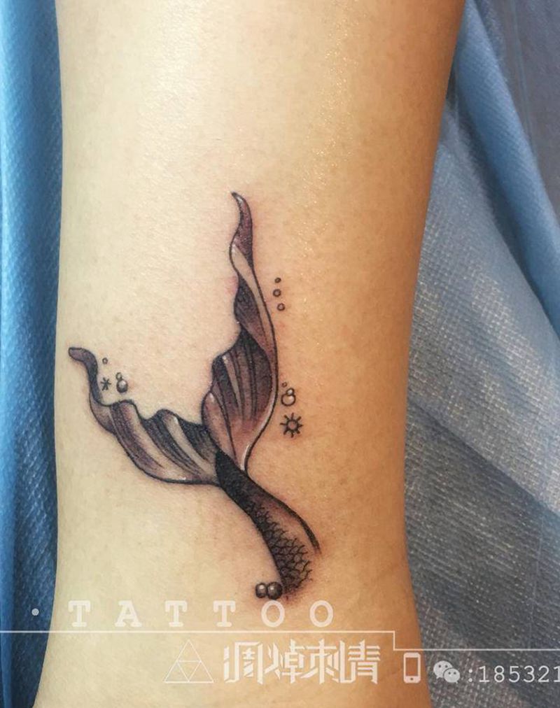 鱼尾纹身图片_脚部纹身图案