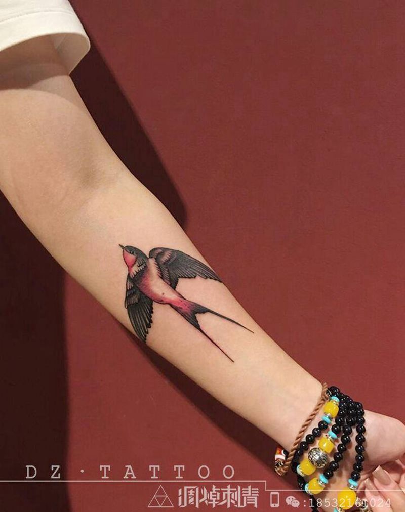 燕子纹身图片_手臂欧美写实纹身图案