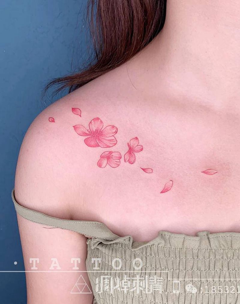 樱花纹身图片_胸部纹身图案