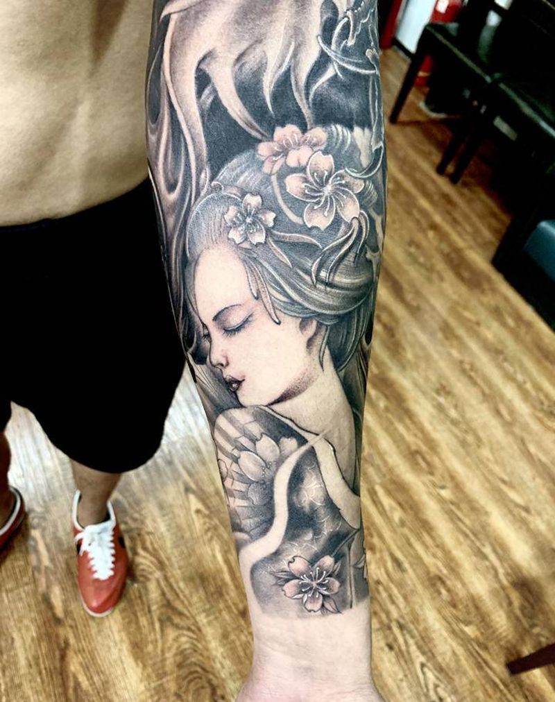 凤纹身图片_手臂新传统水墨纹身图案