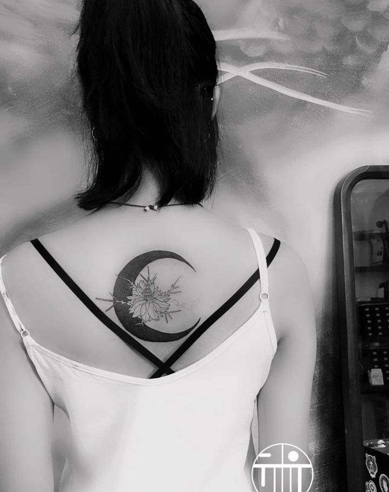 月亮花纹身图片_背部图腾几何纹身图案