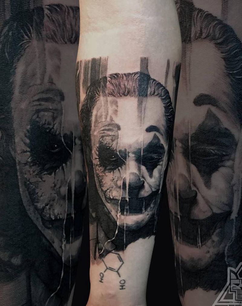 小丑纹身图片_手臂欧美写实小丑纹身图案