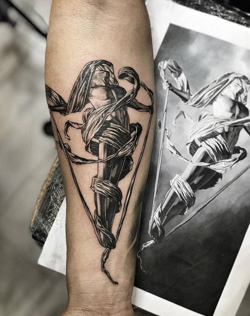 飞纹身图片_手臂欧美写实纹身图案