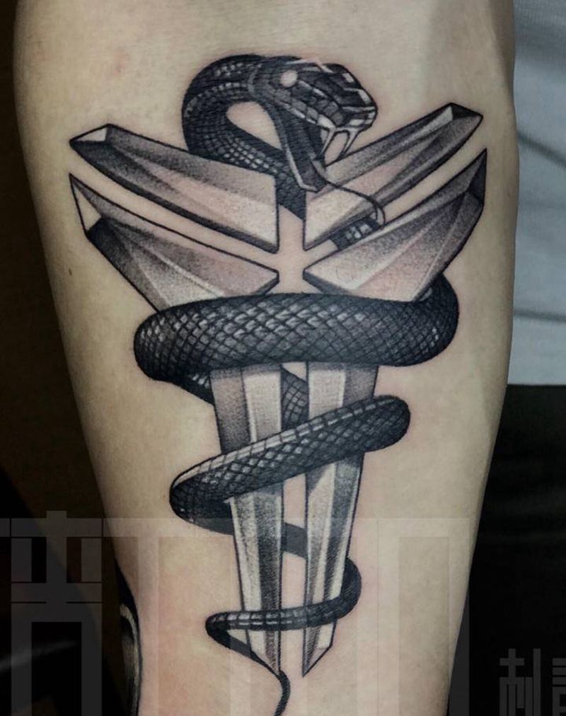 黑曼巴纹身图片_手臂欧美写实科比纹身图案