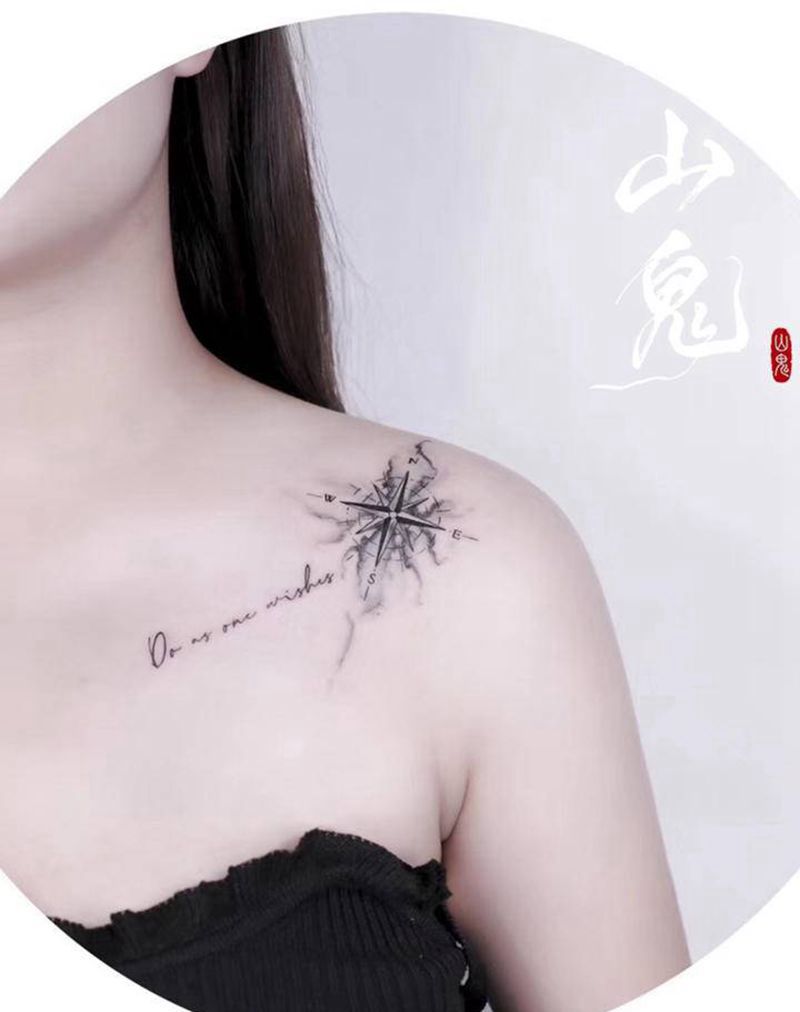 水彩指南针纹身图片_胸部水彩指南针 水彩纹身图案