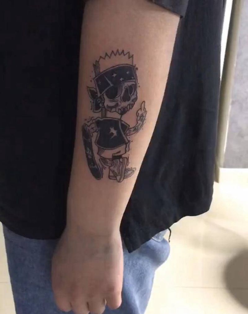 辛普森纹身图片_手臂Old School纹身图案