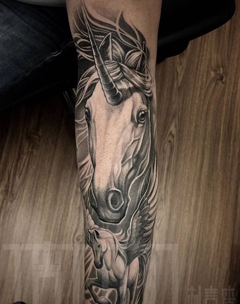 飞马纹身图片_手臂欧美写实纹身图案