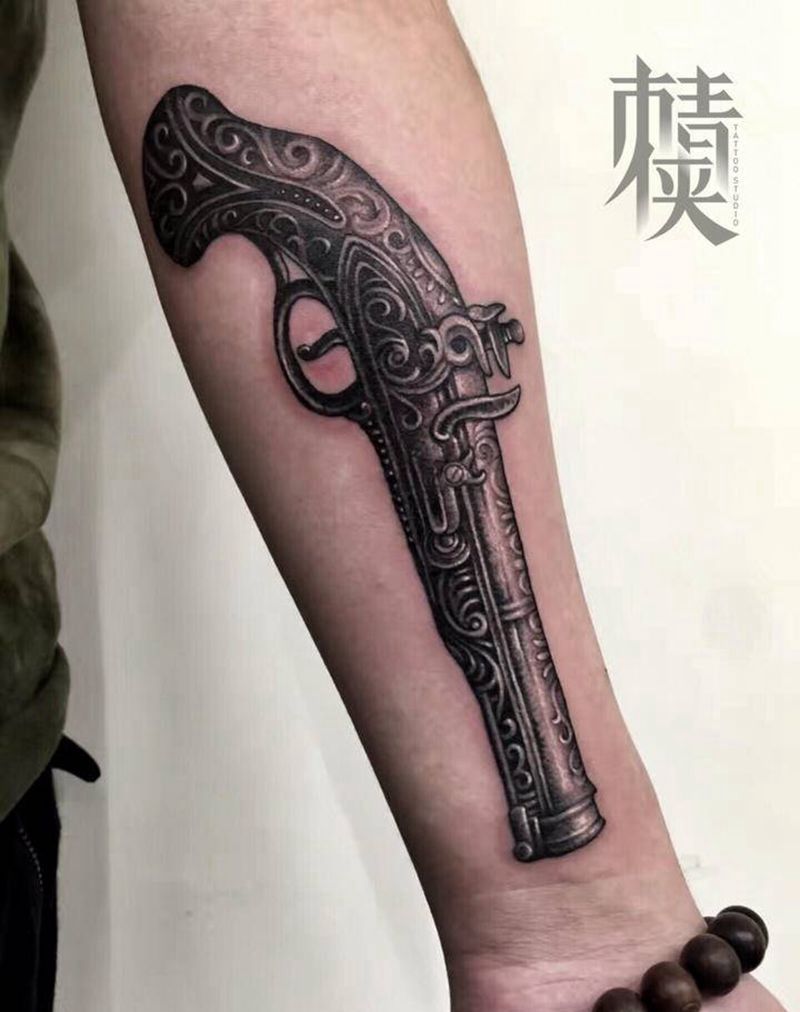 小臂内侧写实风格火枪纹身图片_手臂欧美写实纹身图案