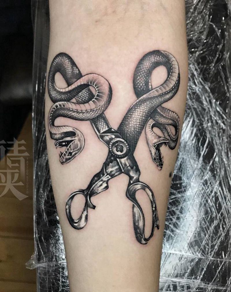 小臂内侧剪刀一把✂️纹身图片_手臂欧美写实纹身图案